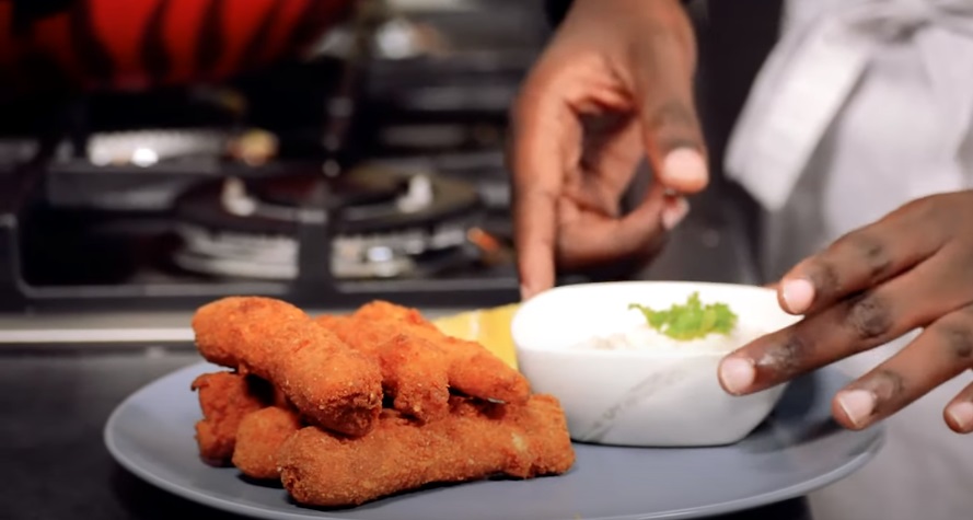 Fried fish fingers and tartar sauce