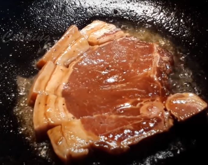 Juicy skillet pork chops