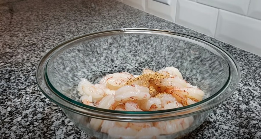 Fried shrimps with tartar sauce