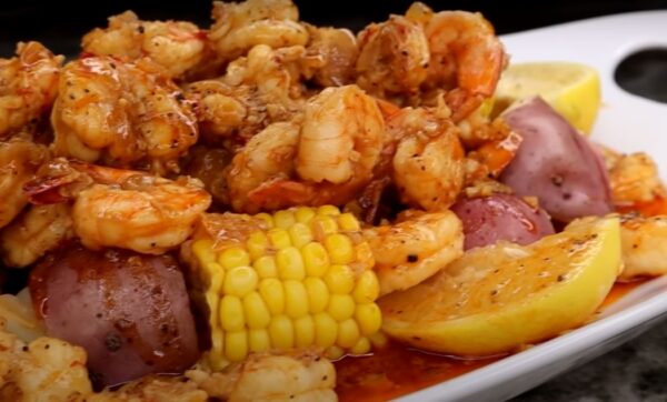 Low country boil recipe with a complete cooking guide for