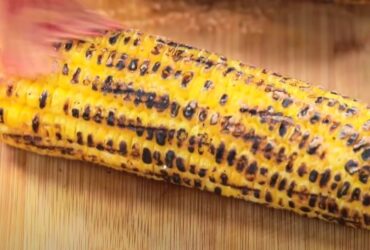 How to cook corn on the cob in the microwave